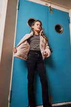 Lade das Bild in den Galerie-Viewer, INDIANBLUEJEANS_AW25_114

