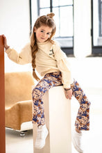 Cargar imagen en el visor de la galería, Sweater Moonchild
